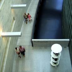 Tekero referents KUMU kunstimuuseum. Nora kummikate Luxor, Nora kummitrepid Norament Steptreads.