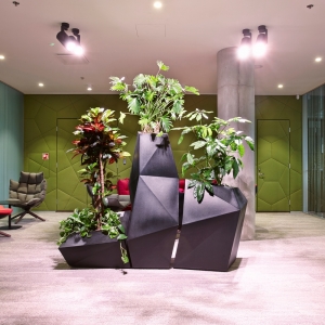 Tekero referents Telia Eesti peahoone. Interface plaatvaibad Urban Retreat, Near & Far ja Human Nature. 